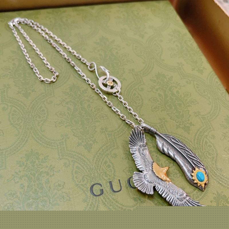 G*u*i necklaces